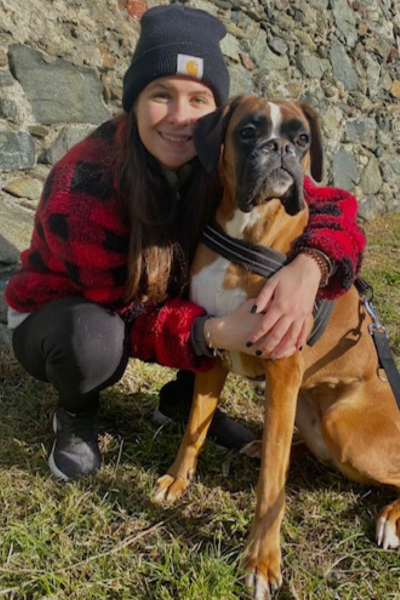 Ritratto della dottoressa Patrizia Pircher con i suoi animali domestici