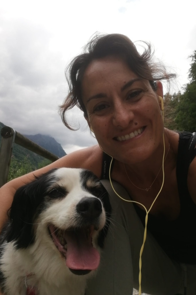 Ritratto della dottoressa Patrizia Pircher con i suoi animali domestici