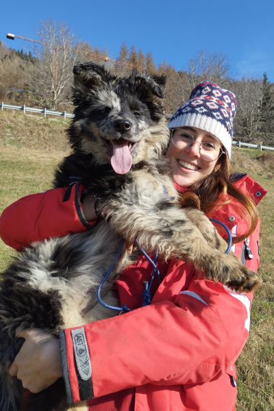 Ritratto della dottoressa Patrizia Pircher con i suoi animali domestici